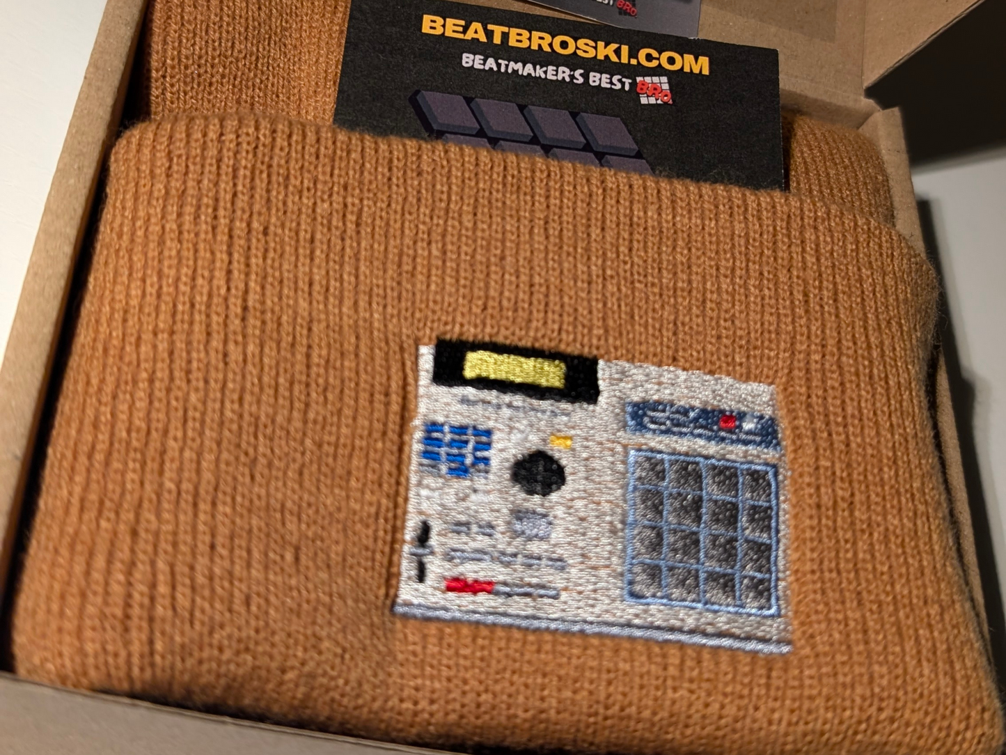 CZAPKA ZIMOWA BEANIE Z HAFTEM AKAI MPC 2000XL