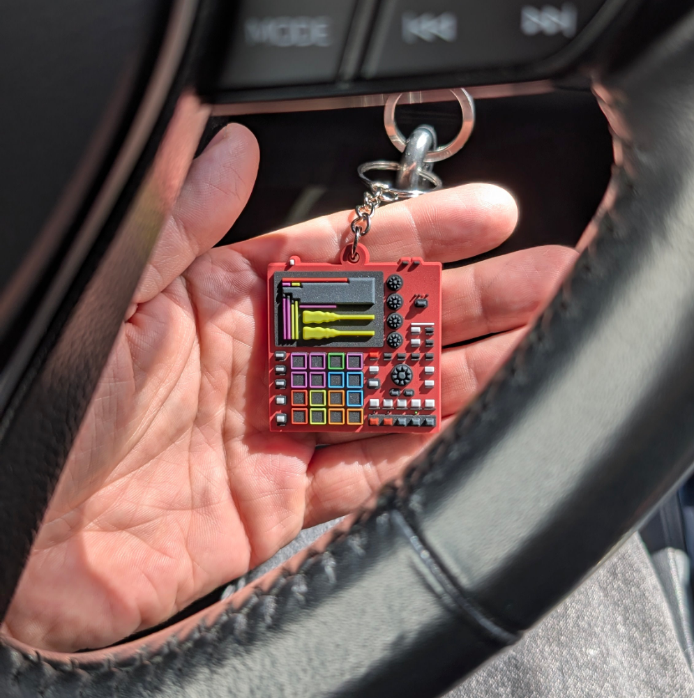 "MPC ONE+" BRELOK Z SUPER DETALAMI