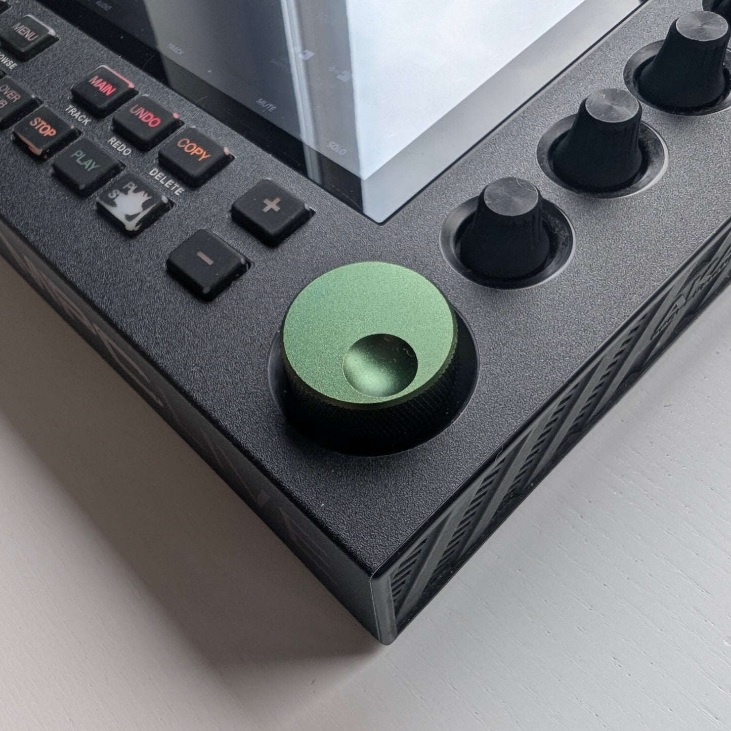 THE BIG KNOB - DARK GREEN