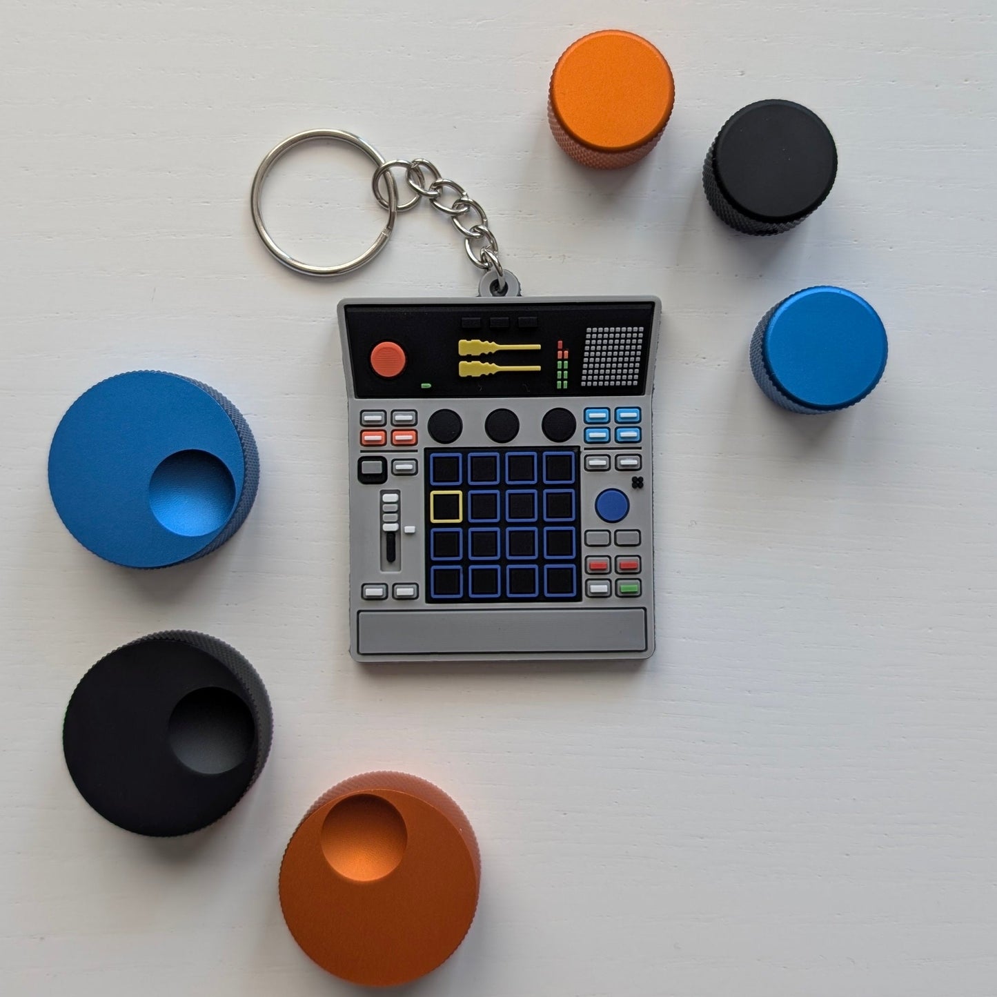 🔥NOWOŚĆ🔥"MPC SAMPLE" DUŻY BRELOK Z SUPER DETALAMI 