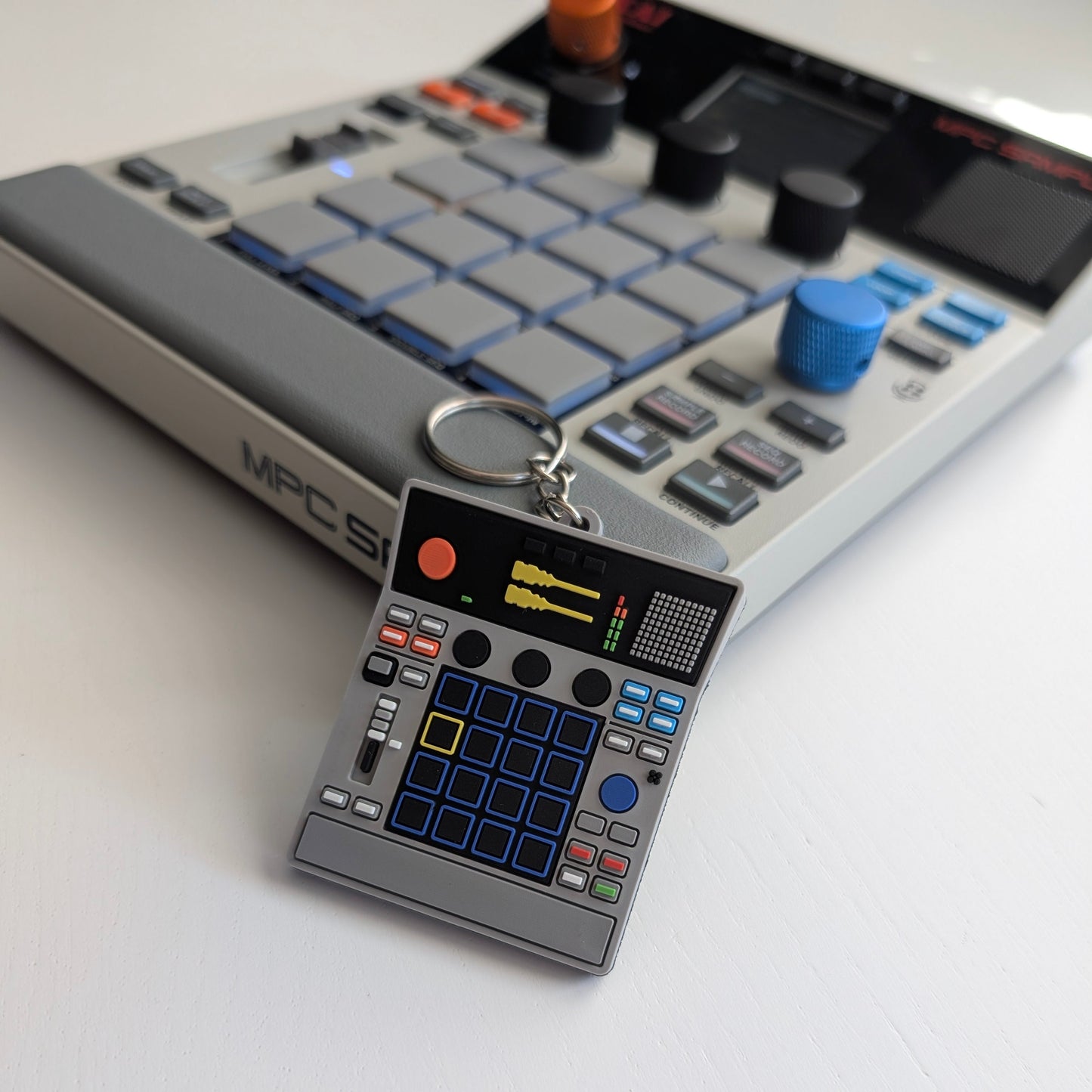 🔥NOWOŚĆ🔥"MPC SAMPLE" DUŻY BRELOK Z SUPER DETALAMI 